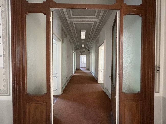 Locale commerciale in vendita a Strona