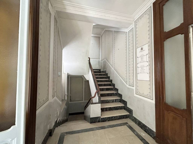 Locale commerciale in vendita a Strona