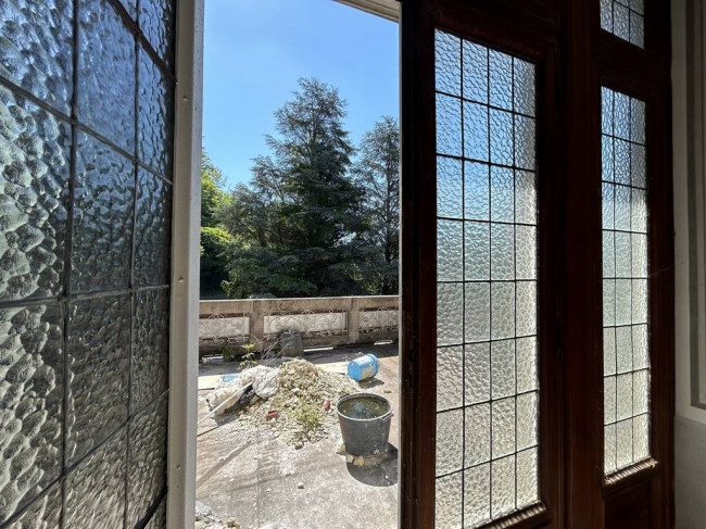 Locale commerciale in vendita a Strona