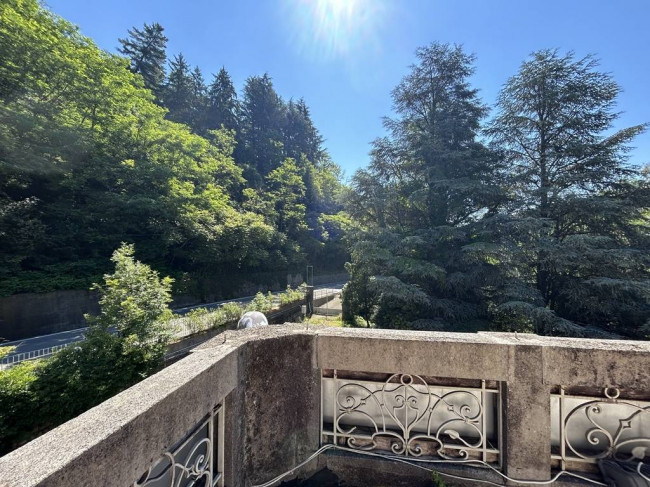 Locale commerciale in vendita a Strona