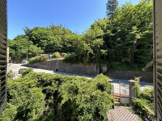 Locale commerciale in vendita a Strona