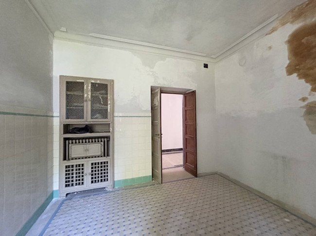 Locale commerciale in vendita a Strona