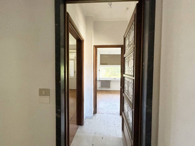 Locale commerciale in vendita a Strona