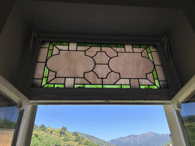 Locale commerciale in vendita a Strona