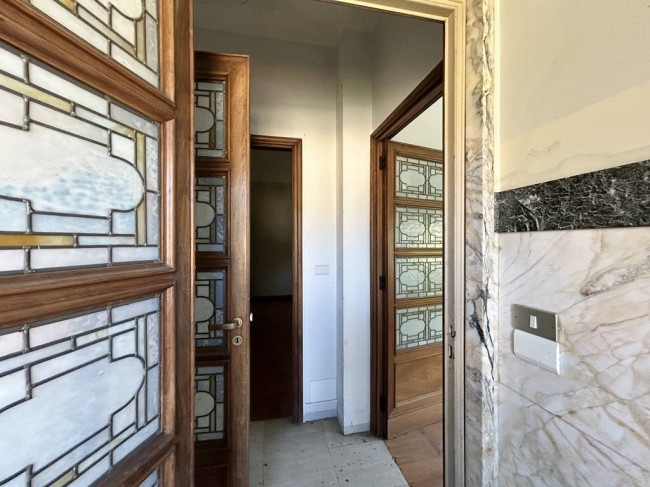 Locale commerciale in vendita a Strona