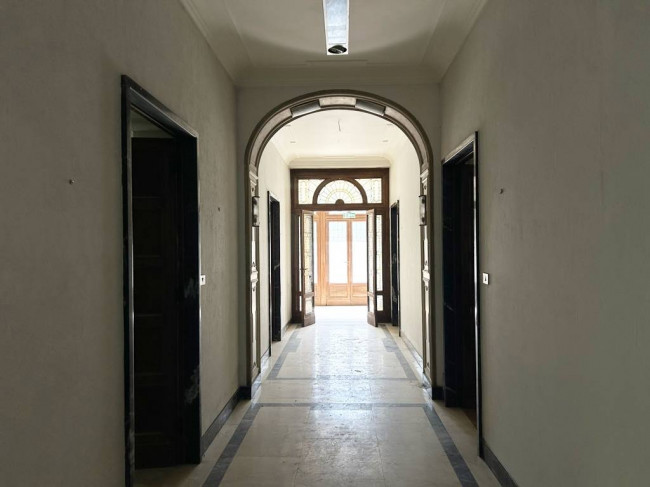 Locale commerciale in vendita a Strona