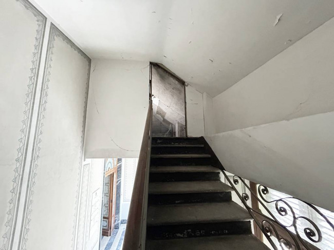 Locale commerciale in vendita a Strona