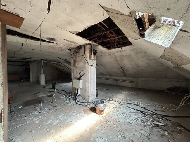 Locale commerciale in vendita a Strona