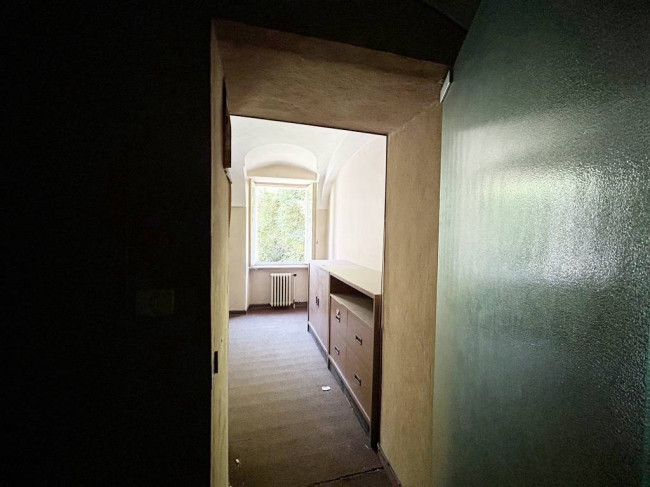 Locale commerciale in vendita a Strona