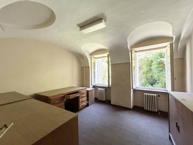 Locale commerciale in vendita a Strona