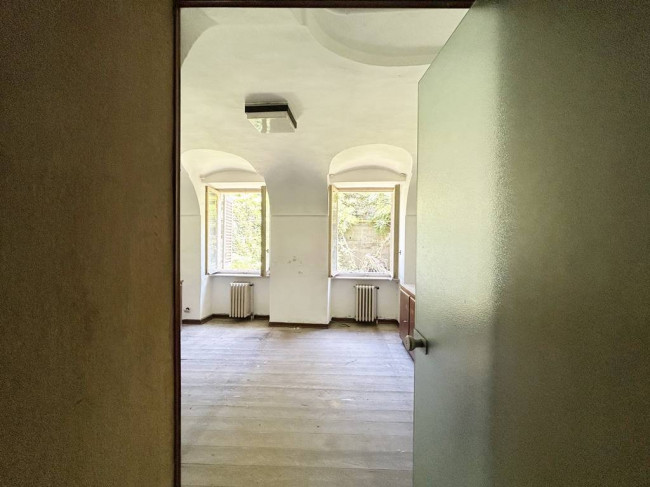 Locale commerciale in vendita a Strona