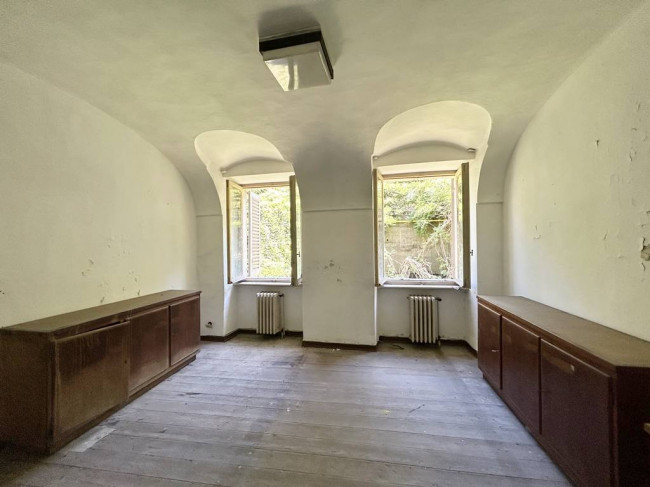 Locale commerciale in vendita a Strona