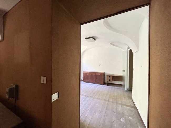 Locale commerciale in vendita a Strona