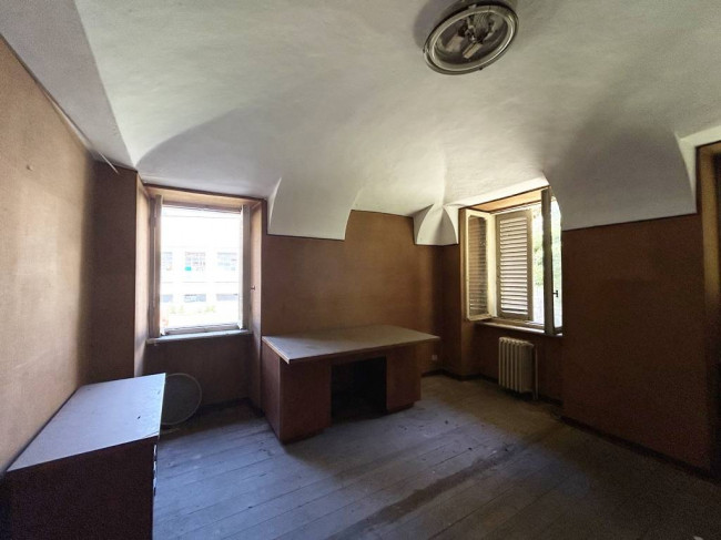 Locale commerciale in vendita a Strona