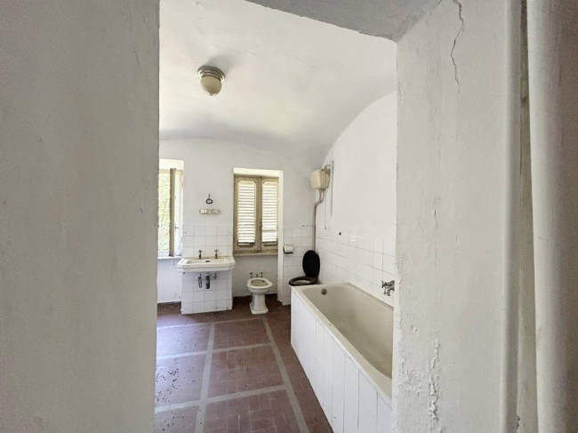 Locale commerciale in vendita a Strona