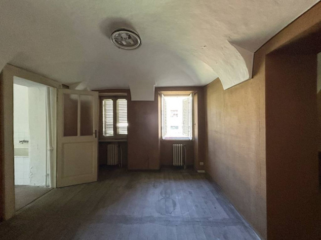 Locale commerciale in vendita a Strona