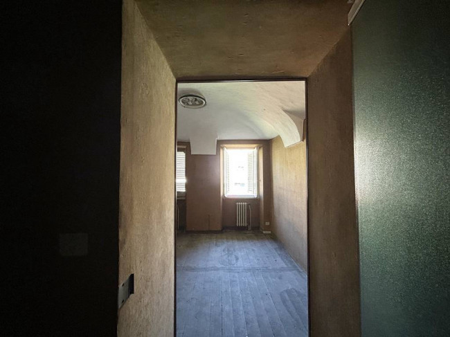 Locale commerciale in vendita a Strona