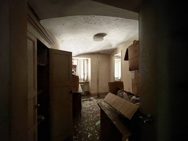 Locale commerciale in vendita a Strona