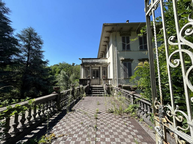 Locale commerciale in vendita a Strona