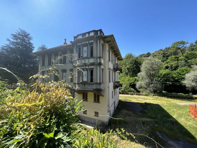 Locale commerciale in vendita a Strona