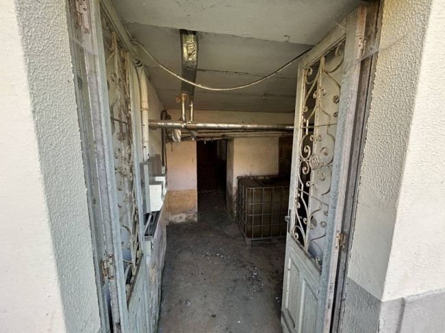 Locale commerciale in vendita a Strona