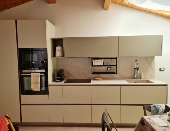 Appartamento in vendita a Carate Brianza
