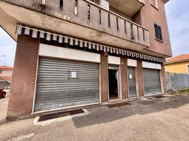 Locale commerciale in vendita a Limbiate