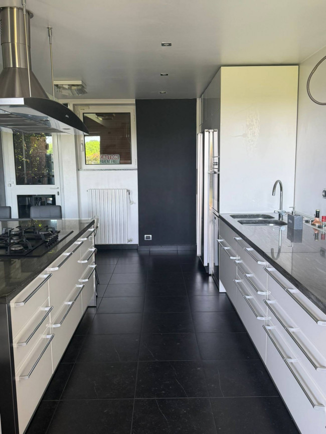Appartamento in vendita a Carate Brianza