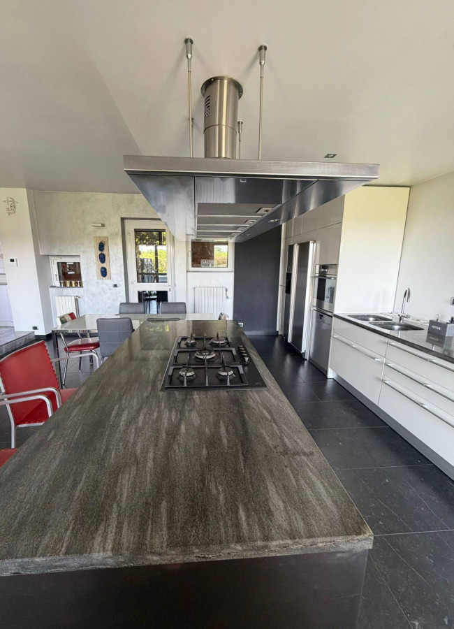 Appartamento in vendita a Carate Brianza