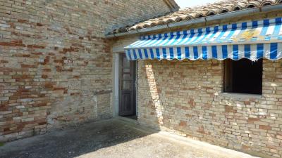 country house for sale in Monsampolo del Tronto