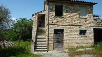 country house for sale in Monsampolo del Tronto