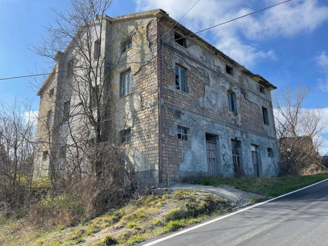 Rustico/Casale in vendita a Castignano