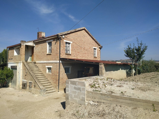 Rustico/Casale in vendita a Acquaviva Picena