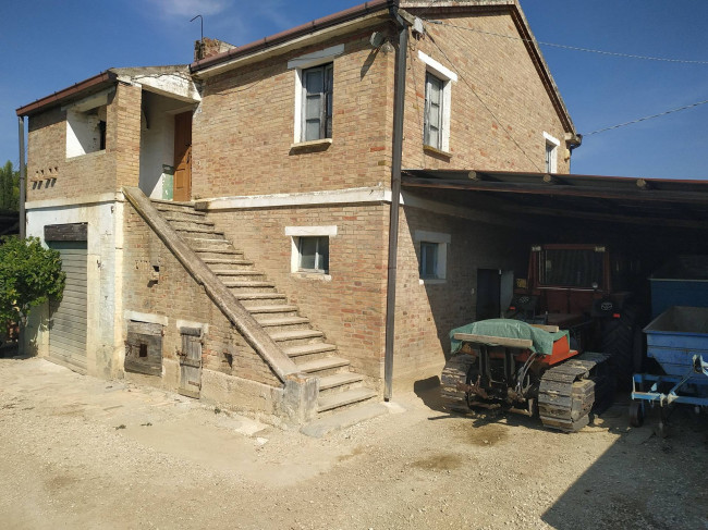 Rustico/Casale in vendita a Acquaviva Picena