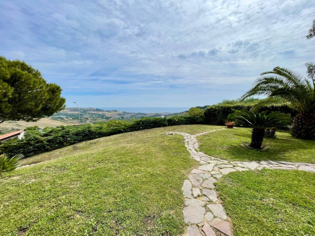 Villa in vendita a Acquaviva Picena