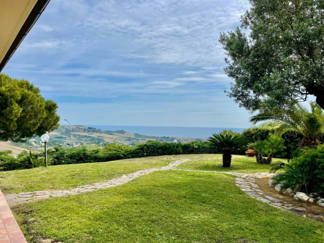 Villa in vendita a Acquaviva Picena