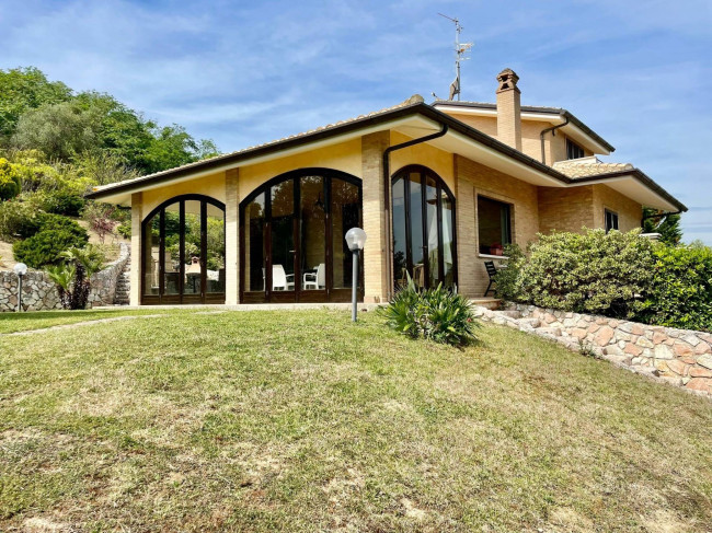 Villa in vendita a Acquaviva Picena
