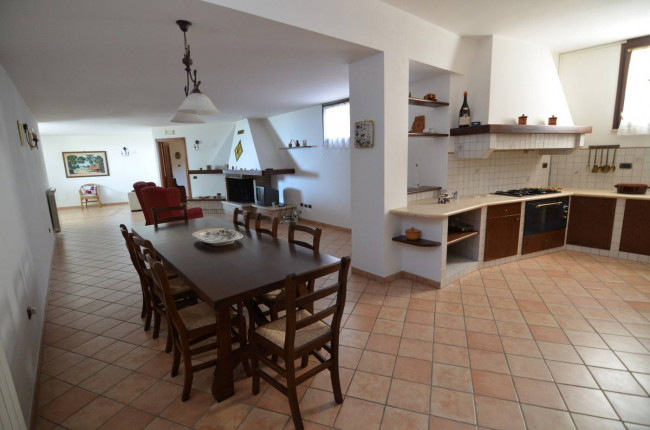 Villa in vendita a Acquaviva Picena