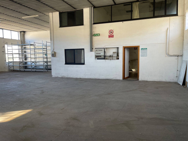 Capannone Industriale/Artigianale in vendita a Acquaviva Picena