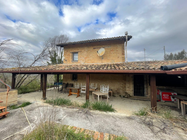 country house for sale in Ripatransone