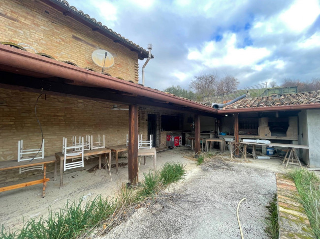 country house for sale in Ripatransone