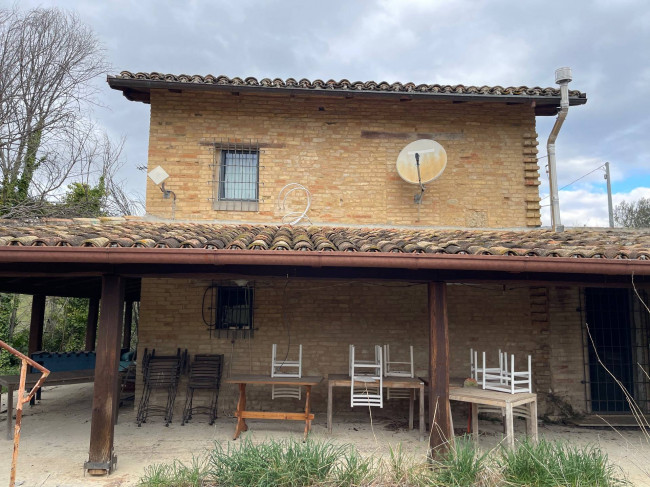 country house for sale in Ripatransone