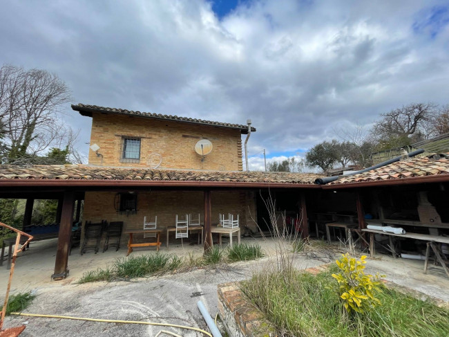 country house for sale in Ripatransone