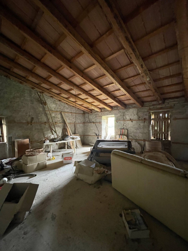 Rustico/Casale in vendita a Montedinove