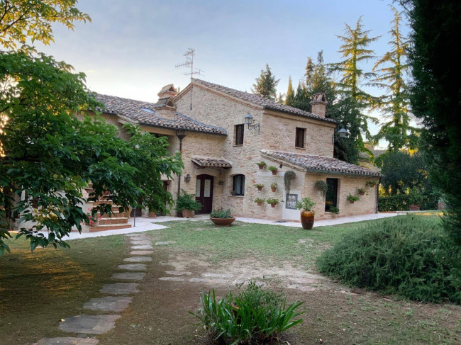 Villa in vendita a Acquaviva Picena