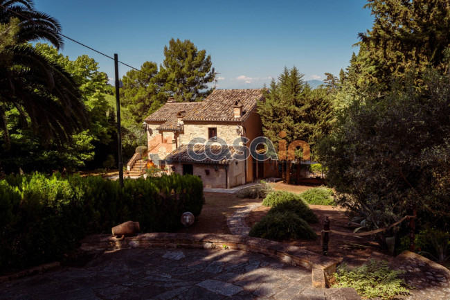 Villa in vendita a Acquaviva Picena