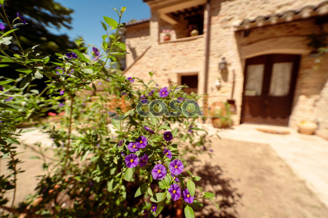 Villa in vendita a Acquaviva Picena