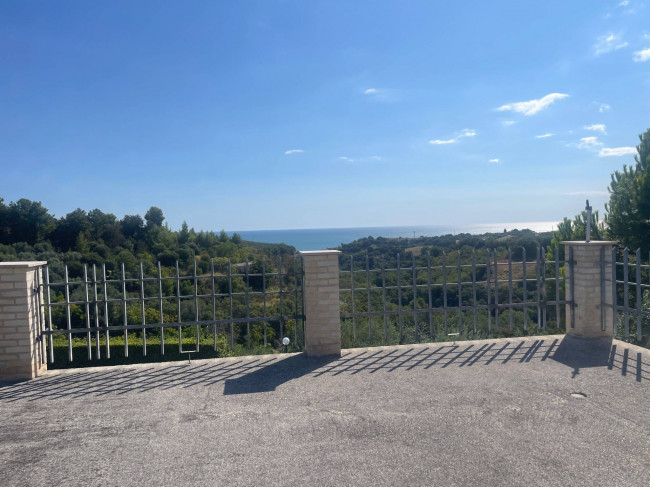 Albergo in vendita a Cupra Marittima