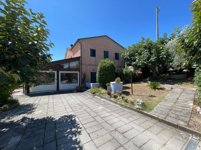 Albergo in vendita a Cupra Marittima