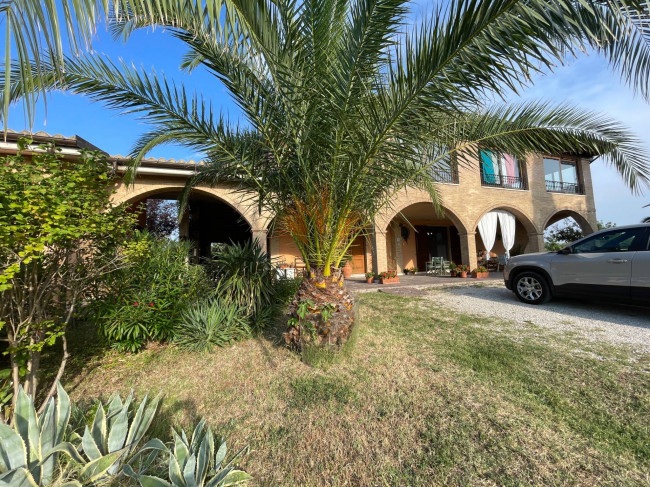 Villa in vendita a Castignano
